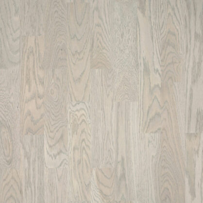 Hele puitparkettpõrand elegantse puidumustriga.