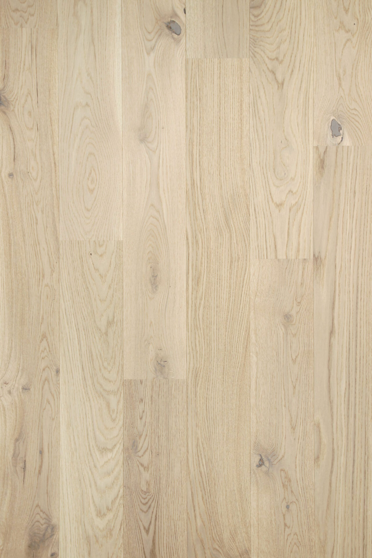 Hele tammeparkett elegantse viimistlusega põrand