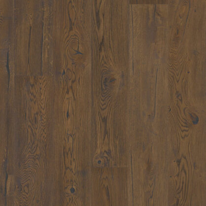 Pruun täispuidust põrand elegantse mustriga viimistletud