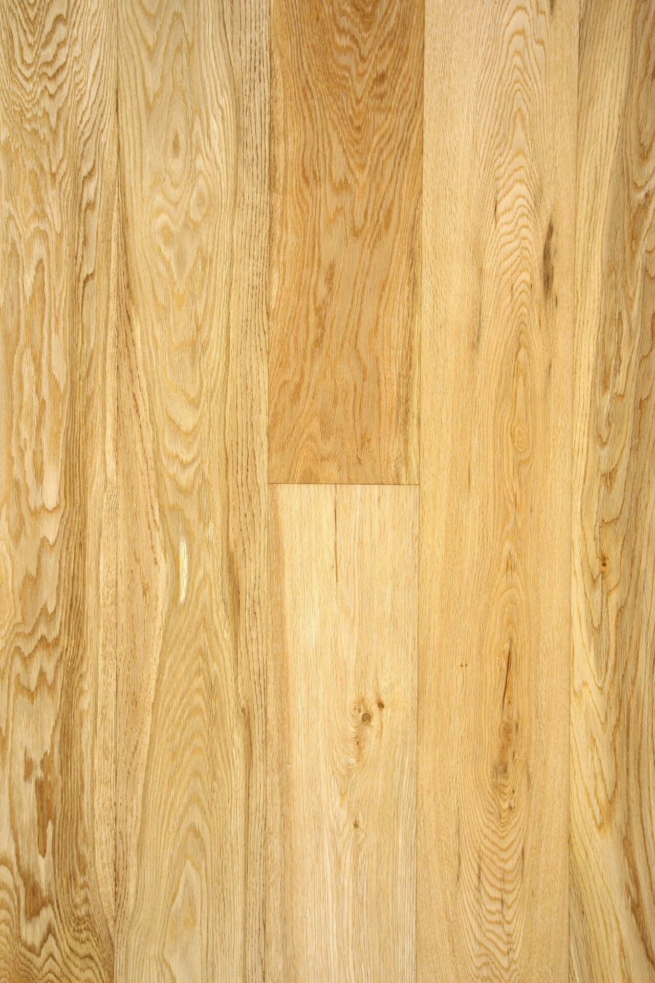 Looduslik puidust põrandamuster valguse ja varjuga