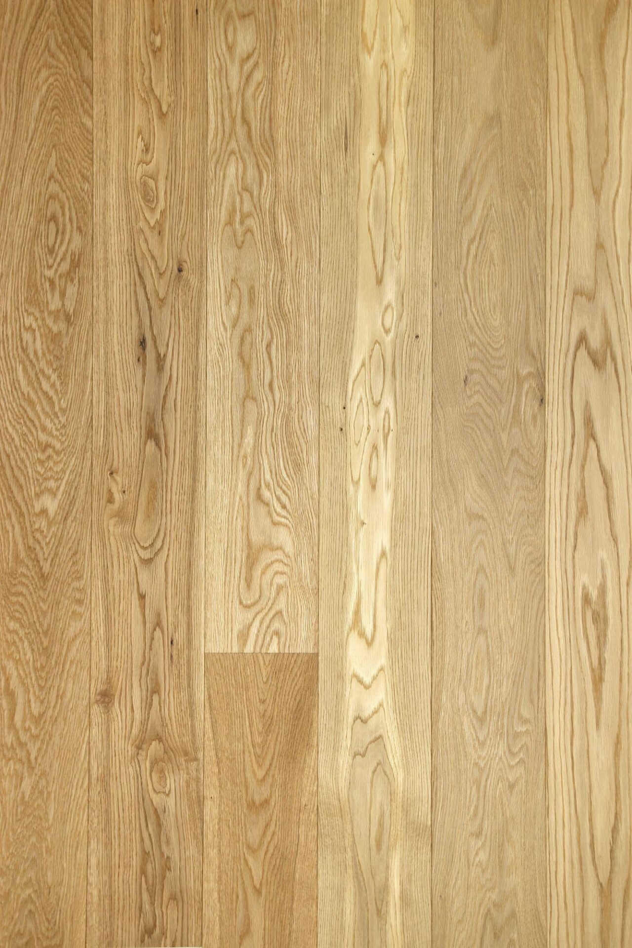 Naturaalne tammeparkett naturaalse puidu välimusega.