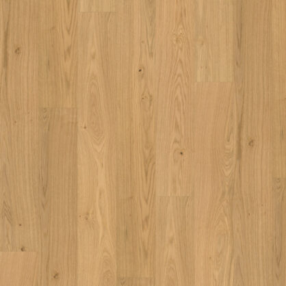 Hele puidust põrandaplaat naturaalses valguses.