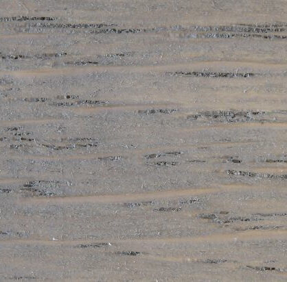 Puidu tekstuur hallikas tooniga viimistlus.