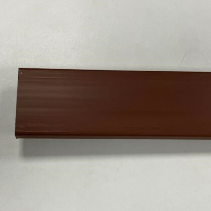 Pruun metallist dekoratiivlaud valgel taustal.