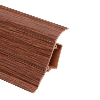 Dekoratiivne puidumustriga põrandaliist helepruun plastikust