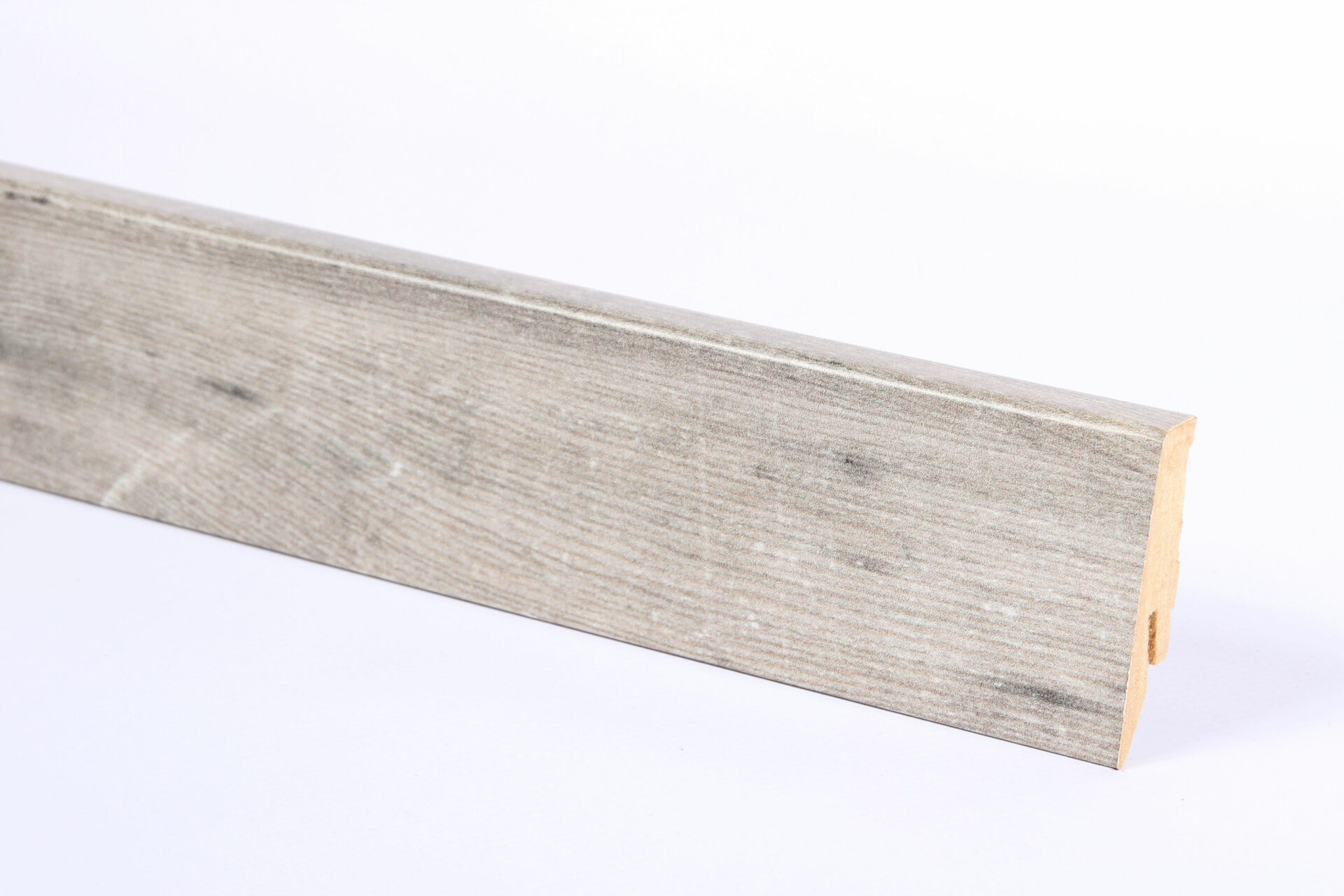 Puitliist hall puiduimitatsioon põrandaliist sisekujundus.