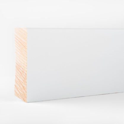 Valge puidust plank vastu valget tausta