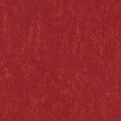 Punase tekstuuriga põrandakatte muster lähedalt.