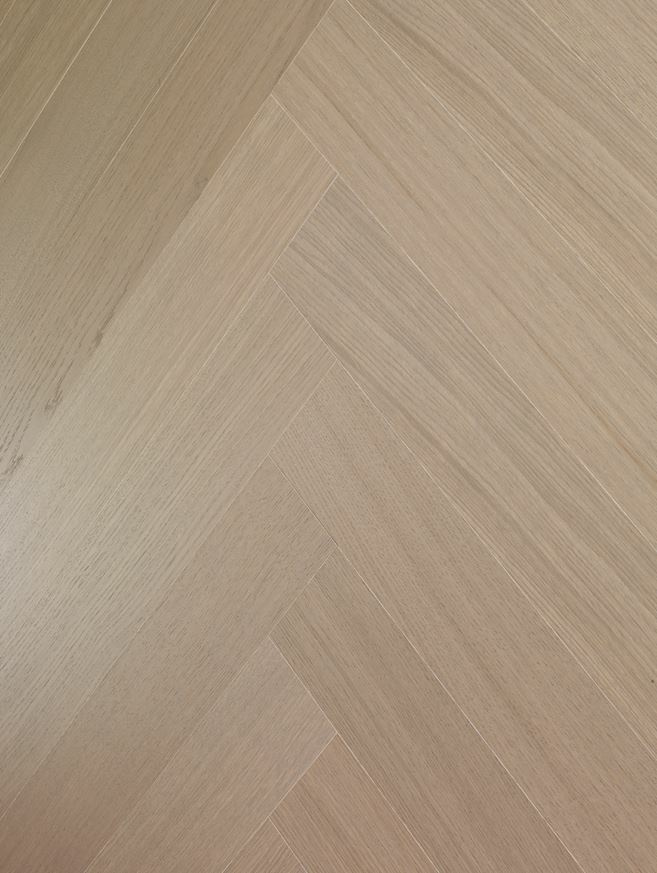 Puidust kalasabaparkett muster hele tamme toon