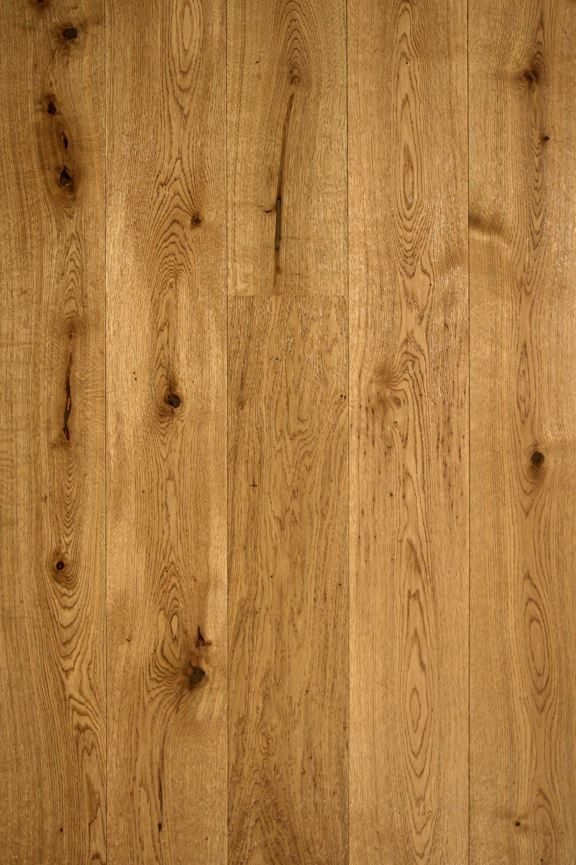 Looduslik tammeparkett toob rustikaalse ilu esile.