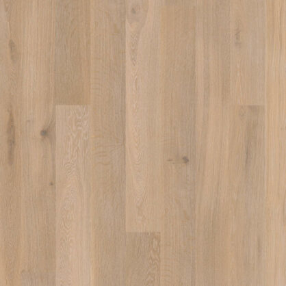 Hele tammepuidust parkettpõrand kaasaegses kodus.