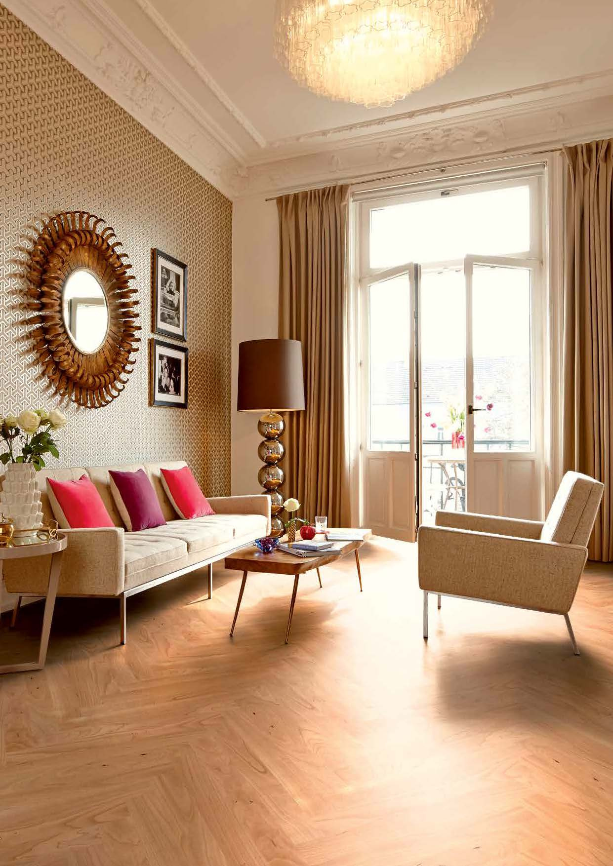 Klassikaline elutuba päikesevalguse käes Eestis