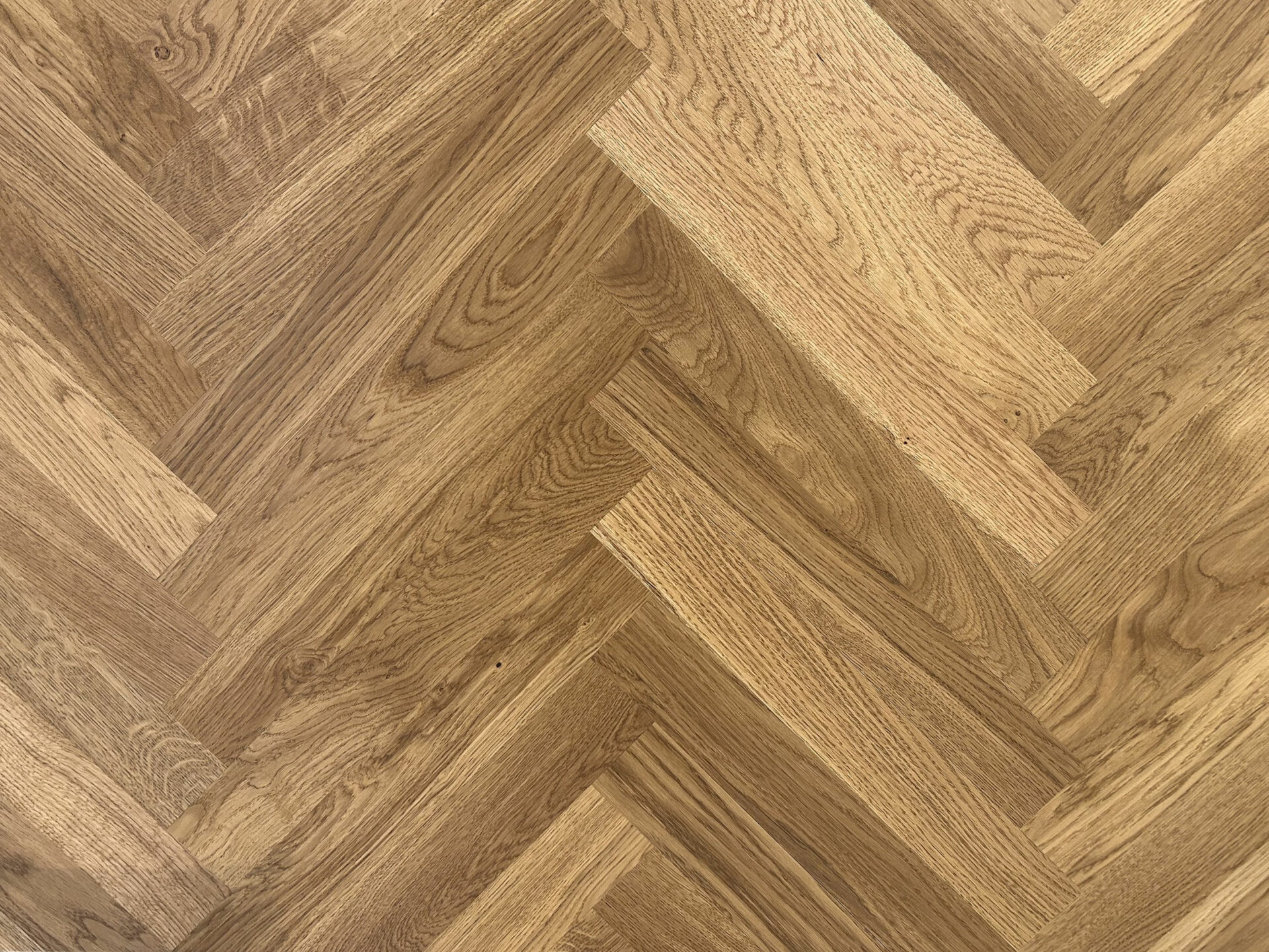 Puidust kalasabamuster parkettpõrand kodusisustuseks.