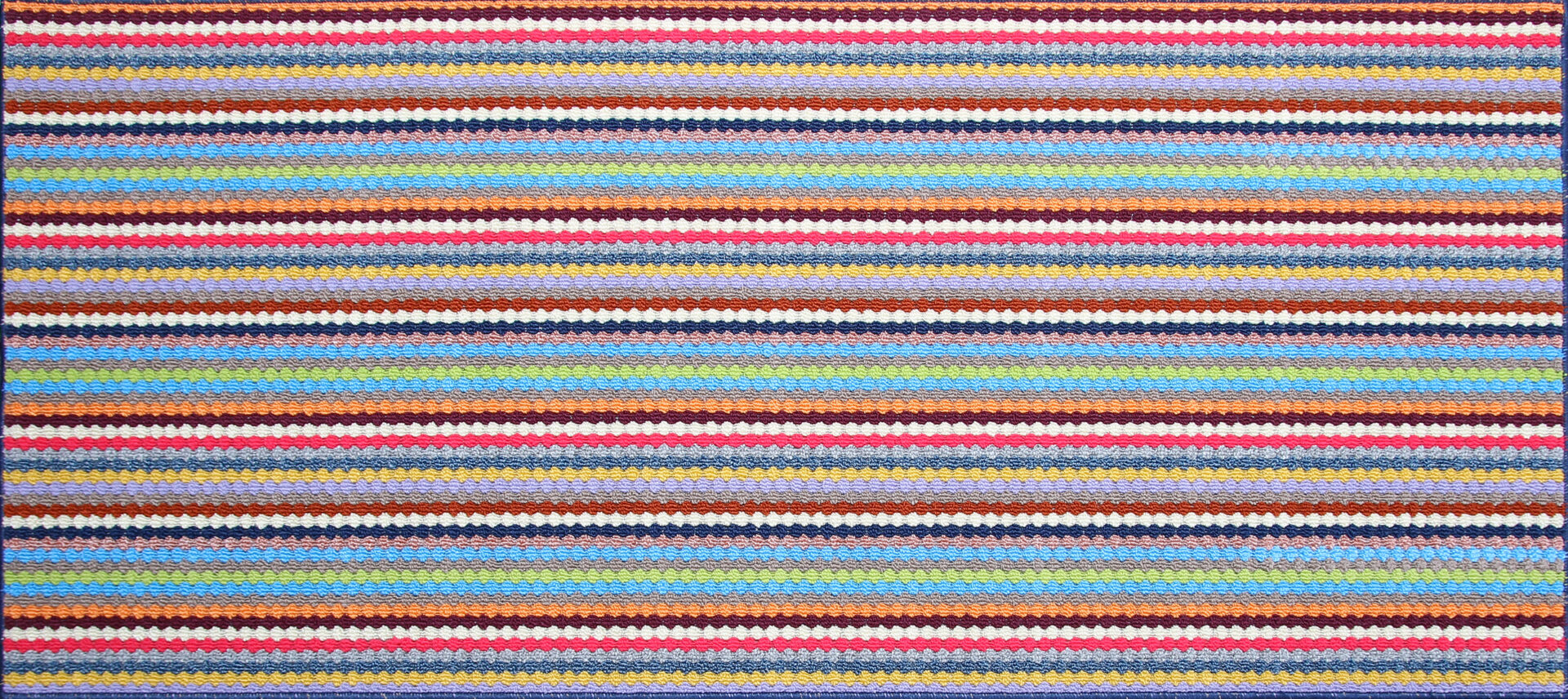 Värvilised triibulised tekstiilid Eesti etnilise mustriga