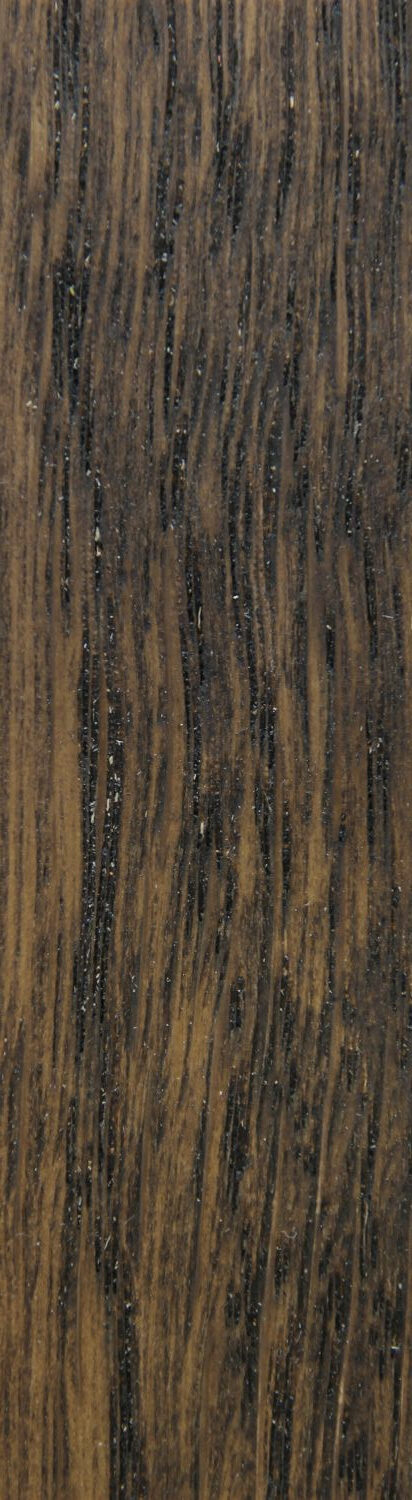 Tume puit tekstuuriga mustriline pind Estonias.