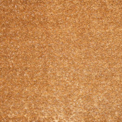 Pruun vaip kergelt läikiv sile pind.