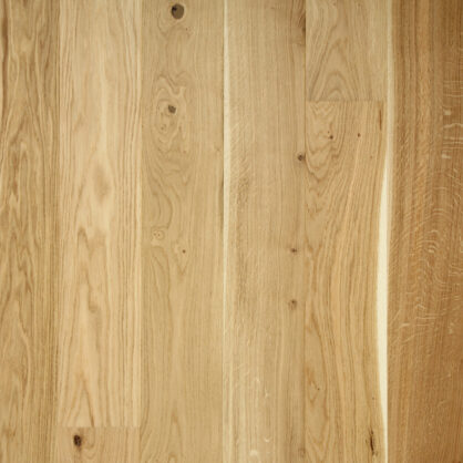 Puidust põrandaplaadid lihvitud viimistlusega kergelt pruunid