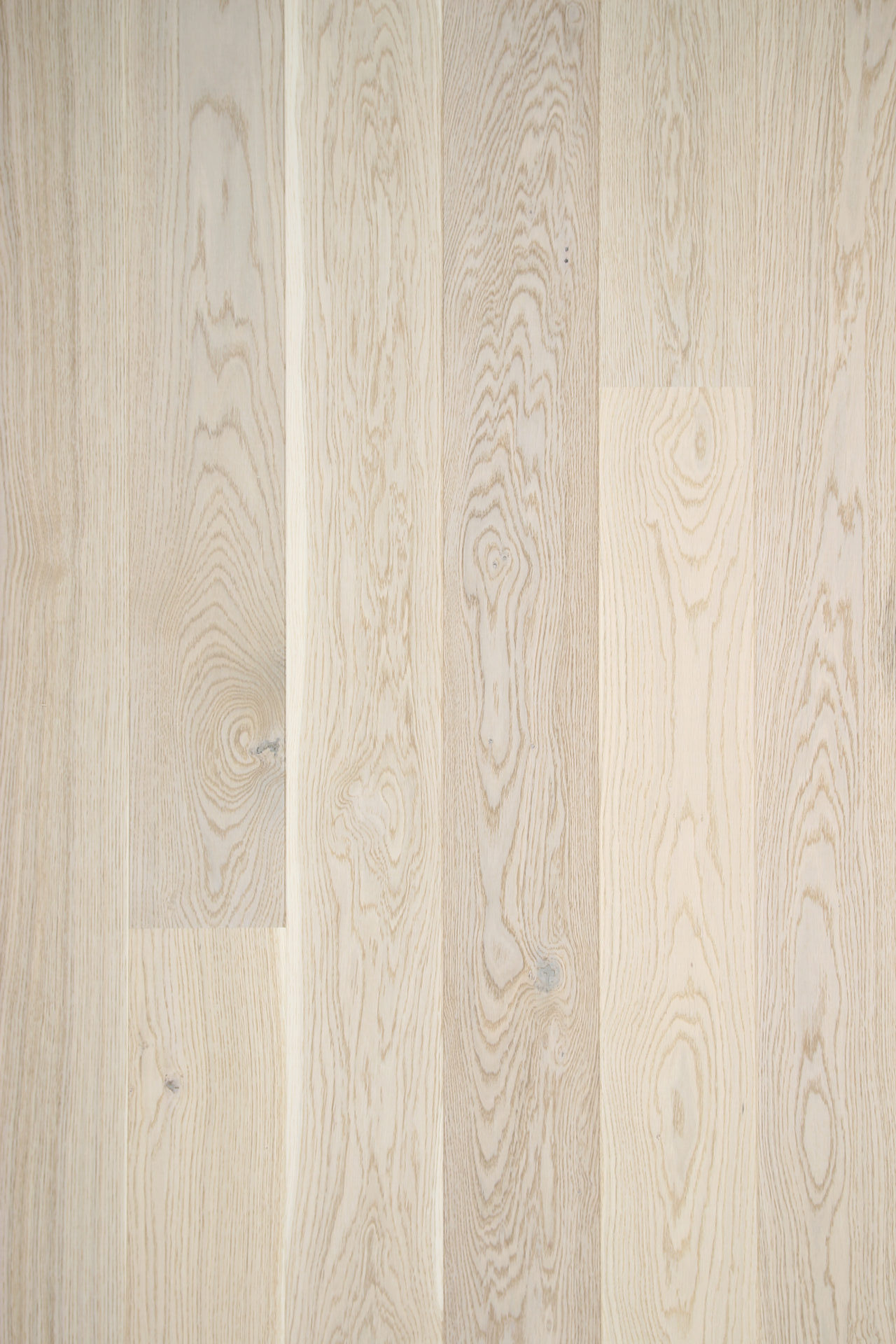 Hele puitparkett neutraalsetes toonides põrandakatteks