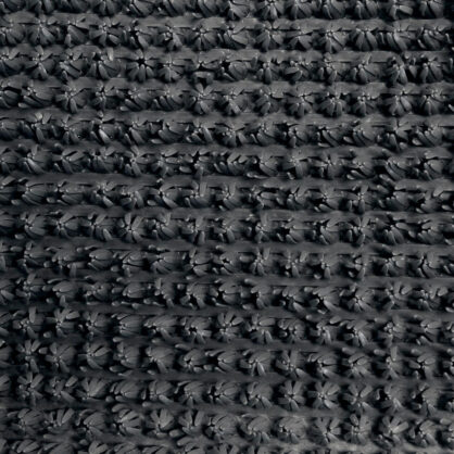 Mustri detail süsimustal kangal lähedalt vaadatuna