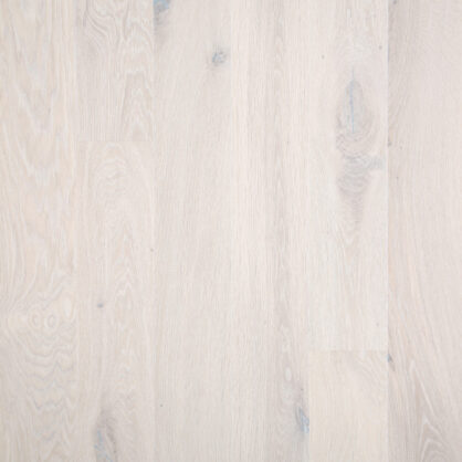 Kerge puitparkett hele ja kaasaegne põrandakate